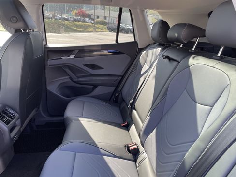New 2026 Volkswagen Tiguan SE FWD image 12