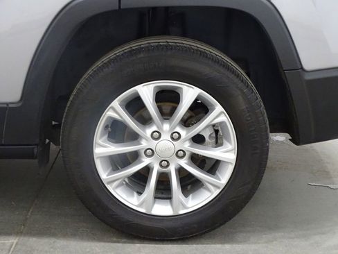 Used 2019 Jeep Cherokee Latitude w/ Popular Appearance Group image 42