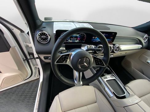 Used 2025 Mercedes-Benz GLB 250 4MATIC image 10