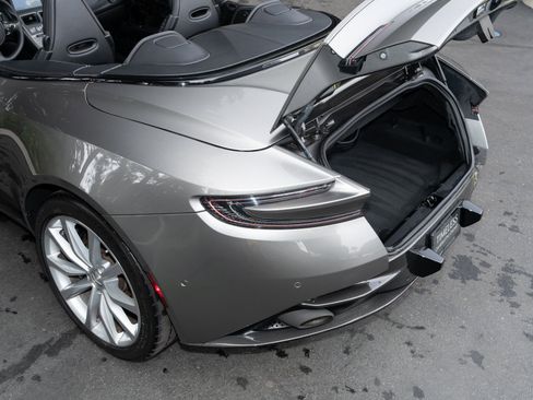 Used 2019 Aston Martin DB11 Volante image 13