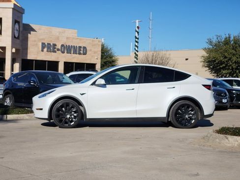 Used 2022 Tesla Model Y Long Range image 4