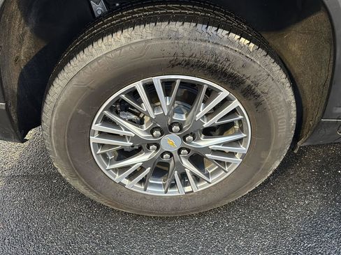 Used 2025 Chevrolet Traverse LT image 36