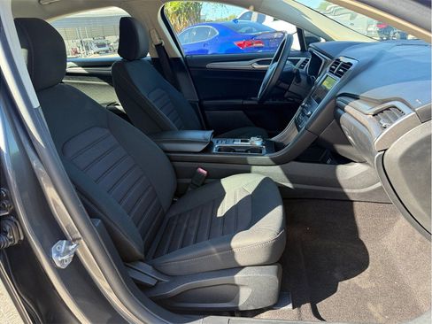 Used 2020 Ford Fusion SE FWD image 38