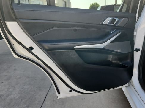 Used 2022 BMW X7 M50i AWD/4WD image 14