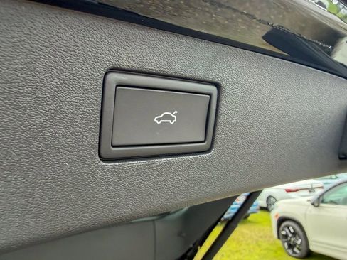 New 2026 Volkswagen Tiguan SE image 26