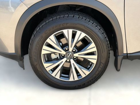 Used 2023 Nissan Rogue SV w/ SV Premium B Package FWD image 13