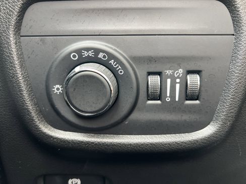 Used 2024 Jeep Grand Cherokee Altitude image 29