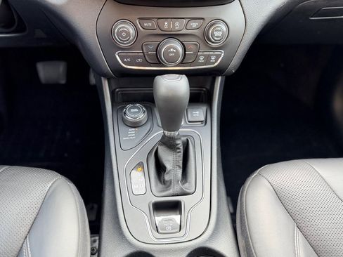 Used 2020 Jeep Cherokee Latitude Lux w/ Quick Order Package 26H Lux image 18