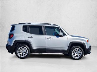 Used 2018 Jeep Renegade Latitude AWD/4WD video 4