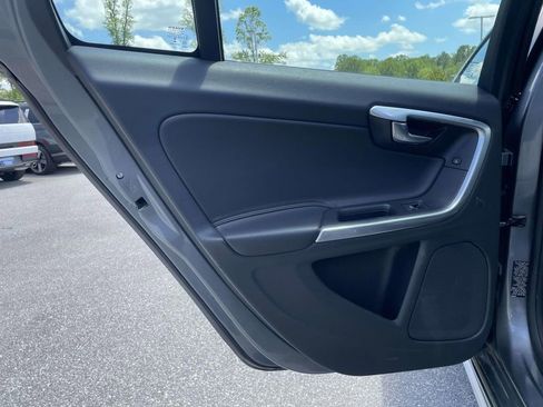 Used 2018 Volvo S60 T5 Cross Country Platinum AWD/4WD image 2