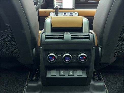 Used 2024 Land Rover Defender 130 X-Dynamic SE image 24