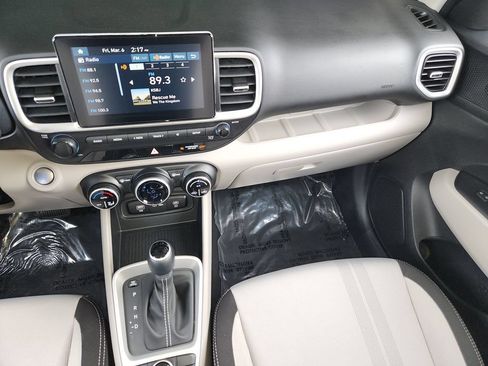 Used 2025 Hyundai Venue SEL FWD image 18