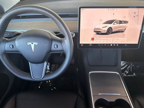 Used 2023 Tesla Model Y Long Range image 17