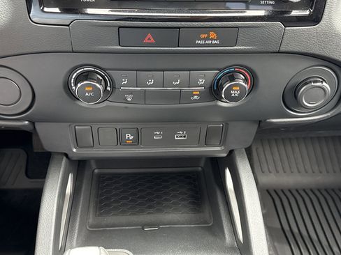 Used 2022 Nissan Frontier SV w/ Technology Package RWD image 23