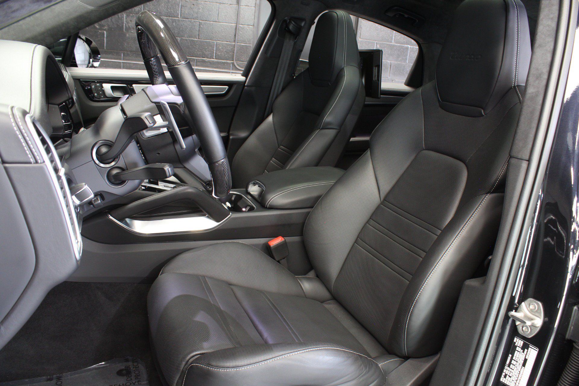 Used 2022 Porsche Cayenne Turbo AWD/4WD image 39