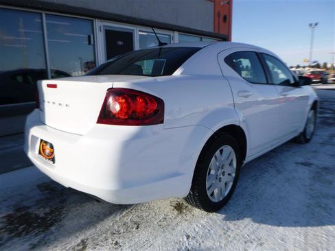 Used 2012 Dodge Avenger SE image 3