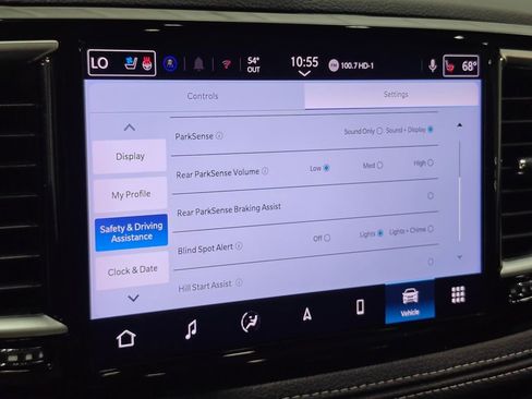 Used 2025 Chrysler Pacifica Limited image 58