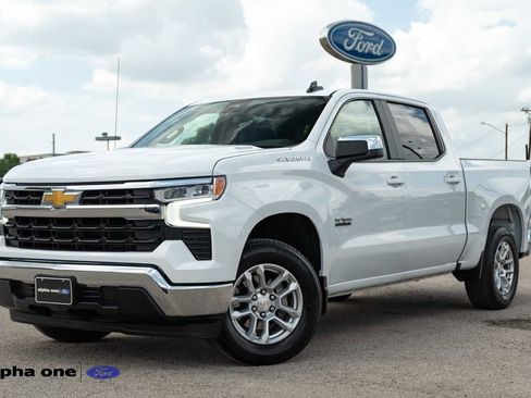 Used 2025 Chevrolet Silverado 1500 LT image 1
