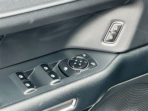 Used 2023 Ford Expedition XLT image 18