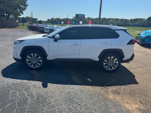 Used 2020 Toyota RAV4 XLE Premium FWD image 2