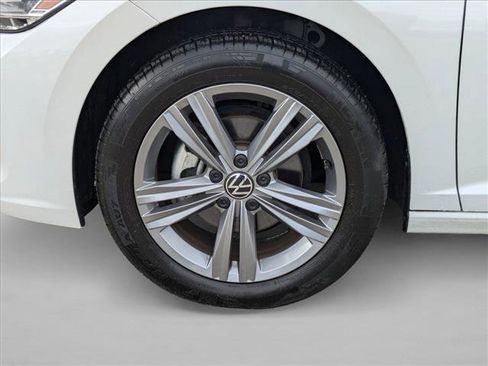 Used 2024 Volkswagen Jetta SE image 10