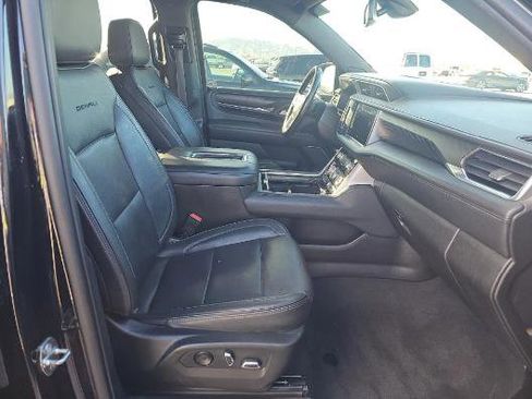 Used 2022 GMC Yukon XL Denali image 14