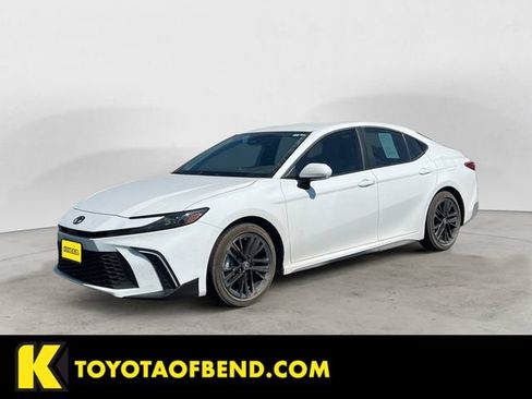 Used 2026 Toyota Camry SE w/ Convenience Package FWD image 1