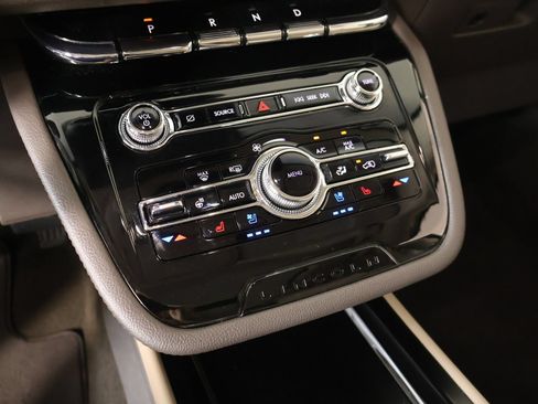 Used 2022 Lincoln Corsair AWD w/ Premium Package image 8