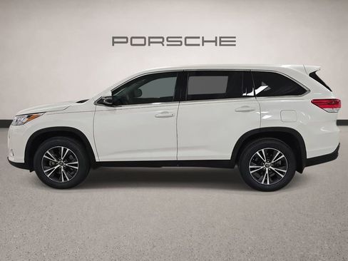 Used 2019 Toyota Highlander LE AWD/4WD image 2
