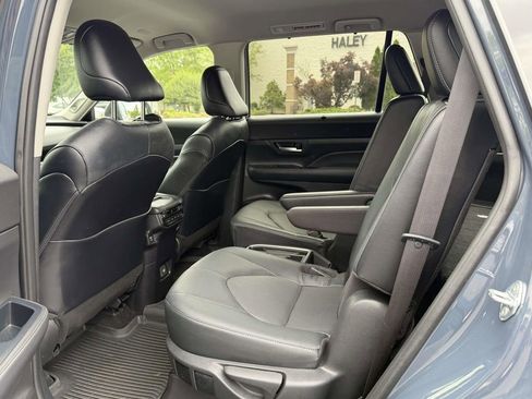 Used 2024 Toyota Grand Highlander AWD image 16