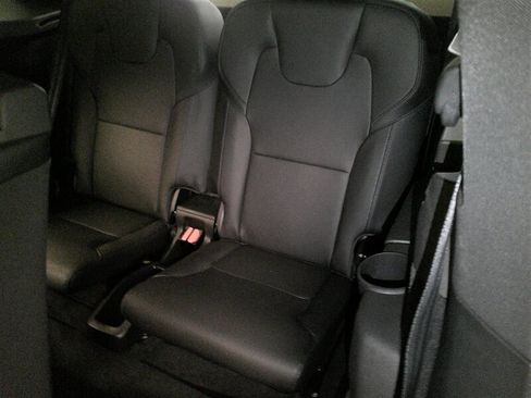 Used 2020 Volvo XC90 T6 Momentum w/ Protection Package Premier image 41