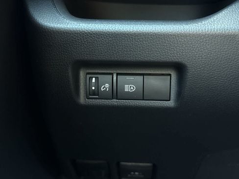 Used 2022 Toyota RAV4 XLE AWD/4WD image 21