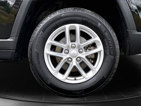 Used 2023 Jeep Grand Cherokee Laredo X AWD/4WD image 35