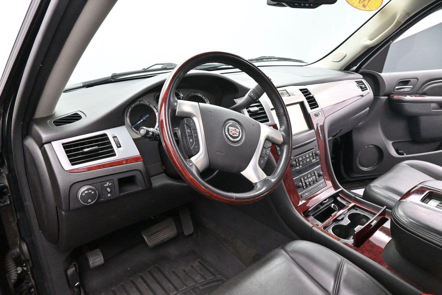 Used 2013 Cadillac Escalade Premium AWD/4WD image 18