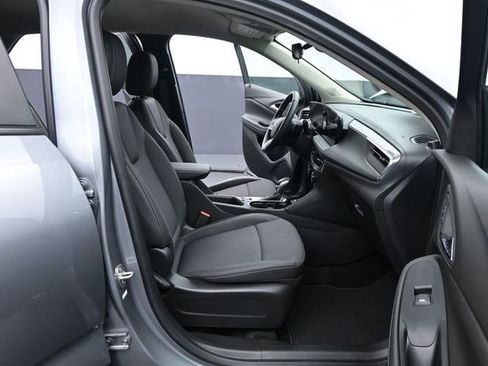 Certified 2024 Buick Encore GX Preferred w/ Comfort Package FWD image 18