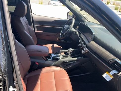 Used 2025 Kia Telluride SX w/ SX Captain's Chair Package AWD/4WD image 37