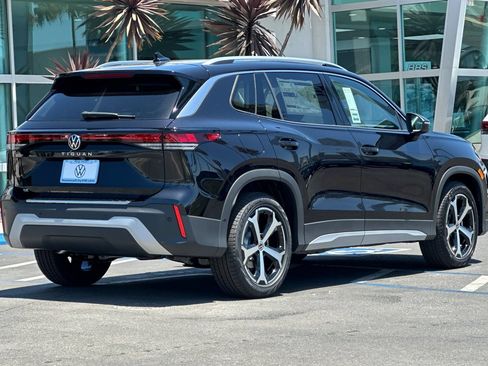 New 2026 Volkswagen Tiguan SE FWD image 5