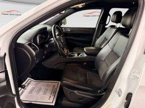 Used 2020 Jeep Grand Cherokee Altitude image 13