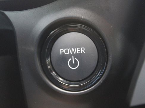 Used 2026 Toyota Sienna LE image 4