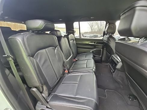 Used 2024 Jeep Wagoneer Series II w/ Flexible Seating Group image 17