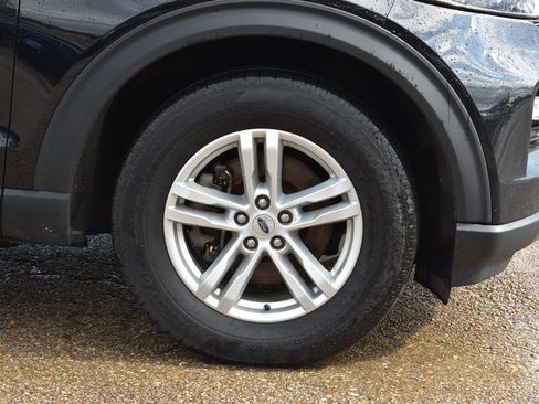 Certified 2024 Ford Explorer XLT w/ Equipment Group 202A AWD/4WD image 4