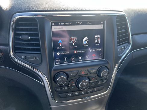 Used 2018 Jeep Grand Cherokee Limited image 10