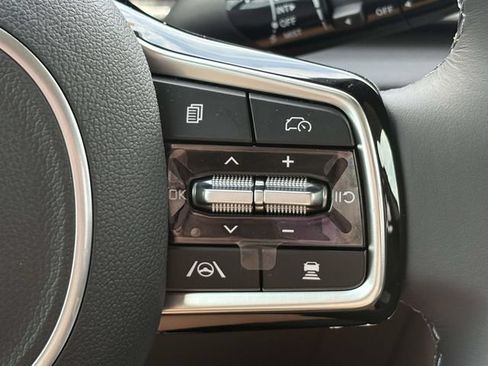 New 2026 Kia Carnival EX FWD image 44