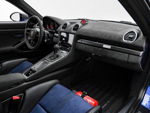 Used 2024 Porsche 718 Cayman GT4 RS RWD image 40