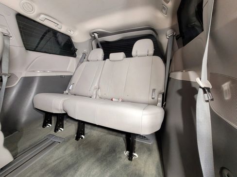 Used 2016 Toyota Sienna XLE image 47