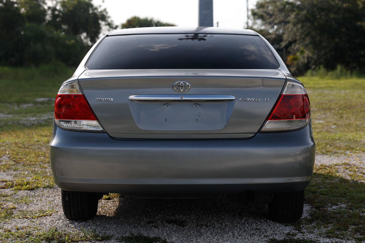 Used 2005 Toyota Camry LE FWD image 7