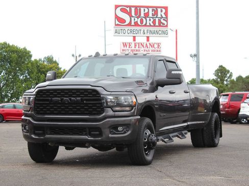 Used 2024 RAM 3500 Big Horn w/ Night Edition AWD/4WD image 7