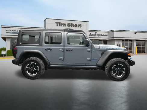 Used 2025 Jeep Wrangler Unlimited Rubicon 4xe w/ Convenience Group AWD/4WD image 6
