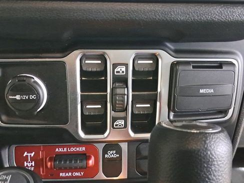 Certified 2024 Jeep Wrangler Willys image 30