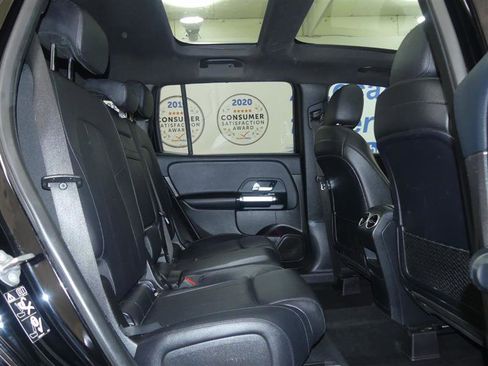 Used 2020 Mercedes-Benz GLB 250 4MATIC w/ Premium Package image 24